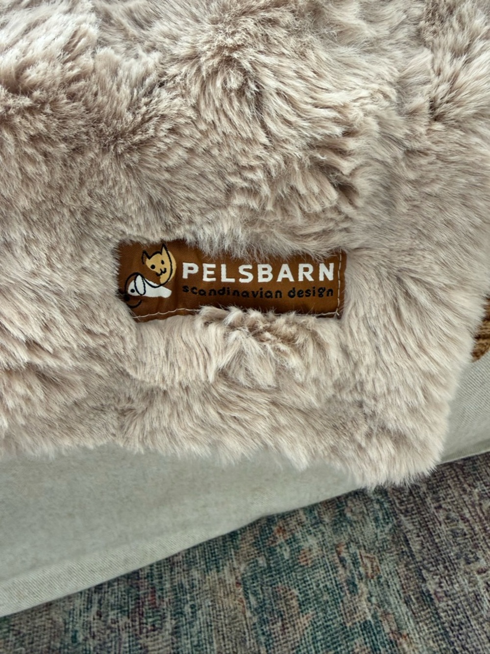 Pelsbarn Scandinavian Design Plush Faux Fur pet bed.  - Beige